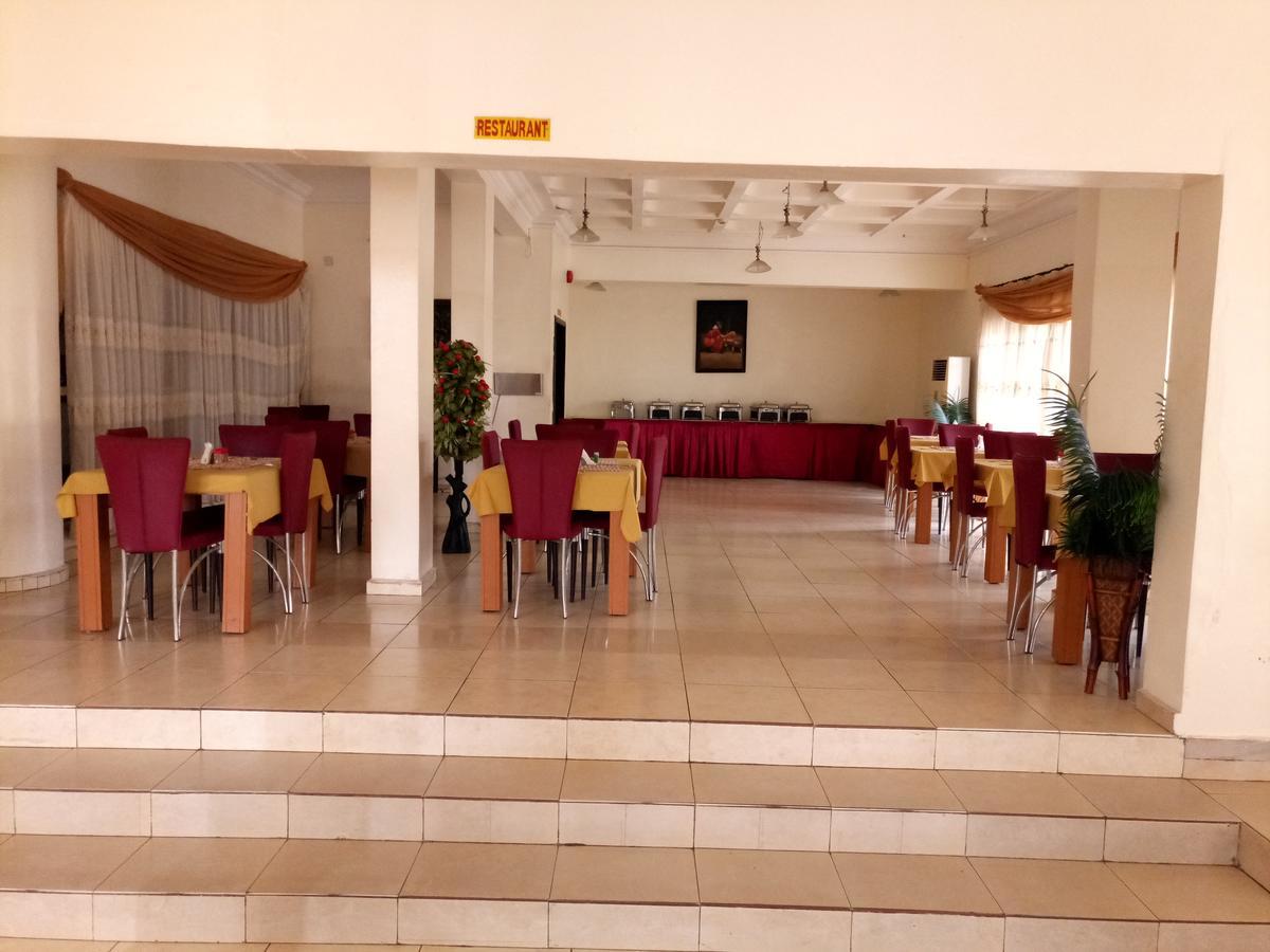 Hotel Benizia Asaba Bagian luar foto
