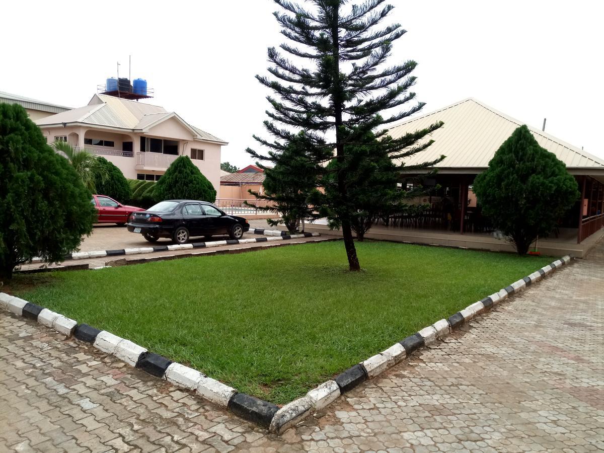 Hotel Benizia Asaba Bagian luar foto