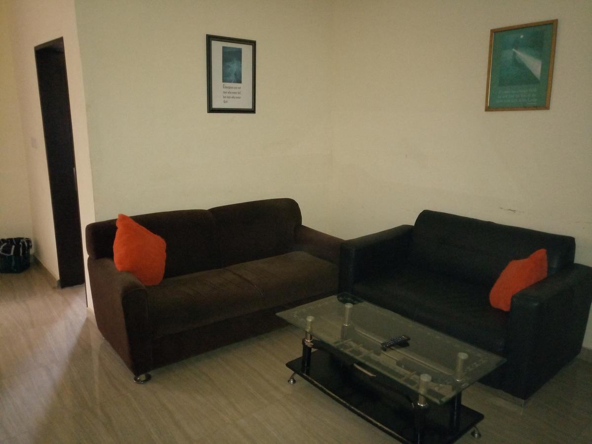 Hotel Benizia Asaba Bagian luar foto