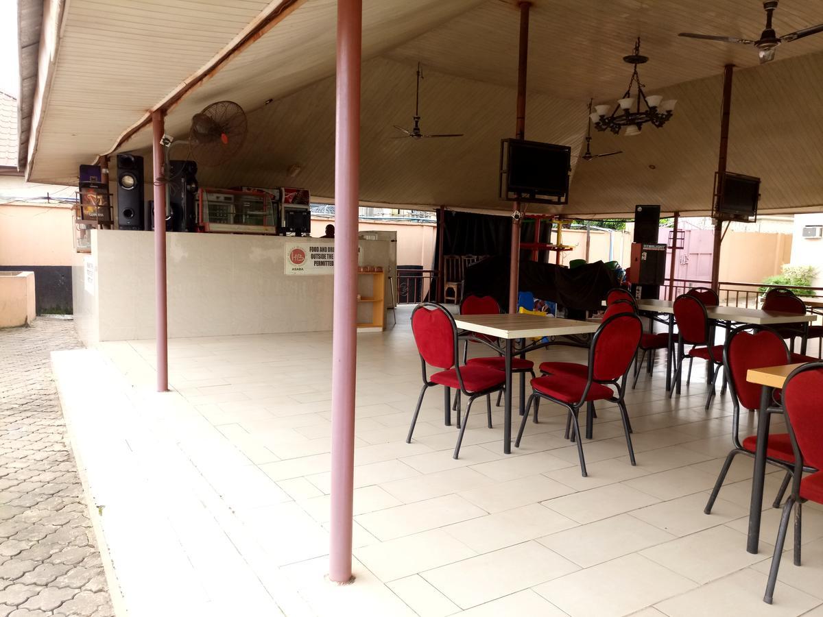Hotel Benizia Asaba Bagian luar foto